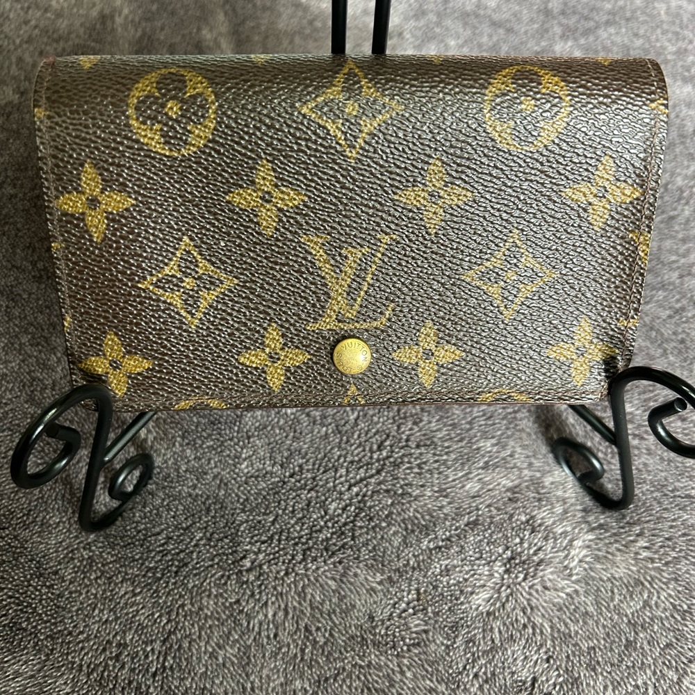 Louis Vuitton Doble Side monogram Wallet.